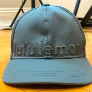 “Lululemon” hat